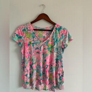 Lilly Etta v neck tee